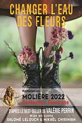 Changer l’eau des fleurs